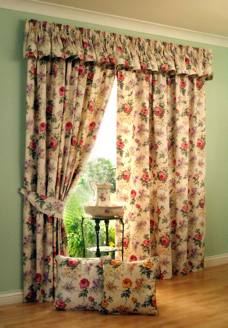 fancy-gold-window-curtain-and-drapes